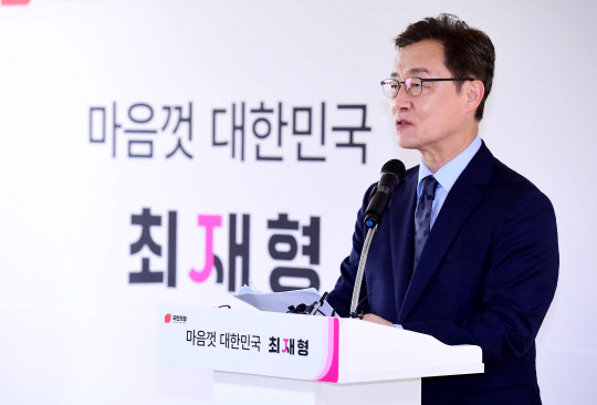 지난 9월2일 국민의힘 대선 예비후보인 최재형 전 감사원장이 서울 여의도 열린캠프에서 외교안보분야 정책비전을 발표하고 있다.연합뉴스